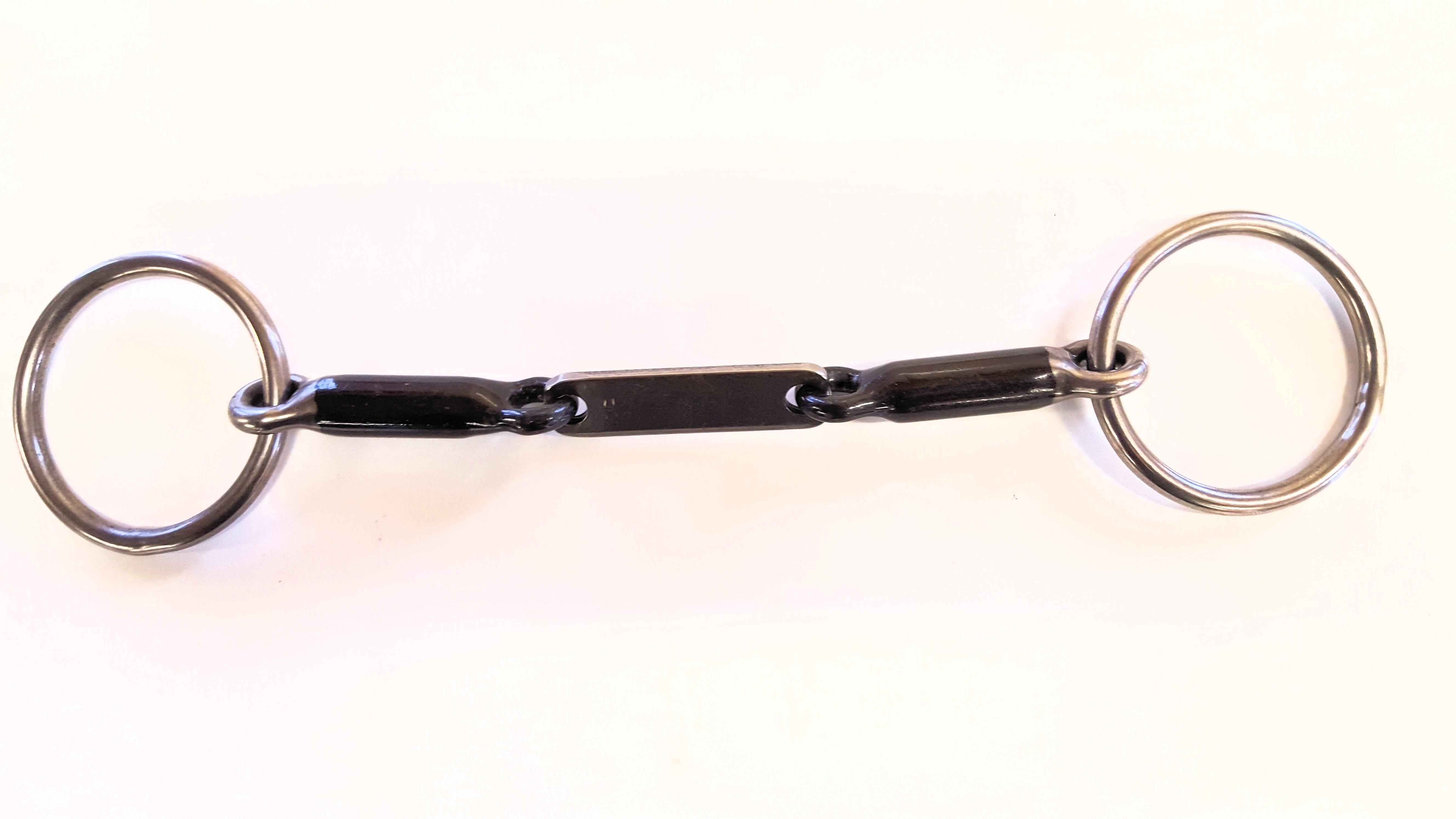 3/8" smooth snaffle with 2" Plate in the middle 2" rings